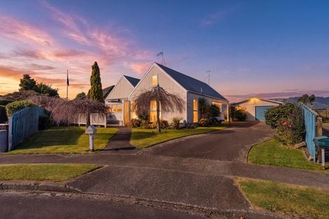 Photo of property in 10 Aitchison Place, Levin, 5510