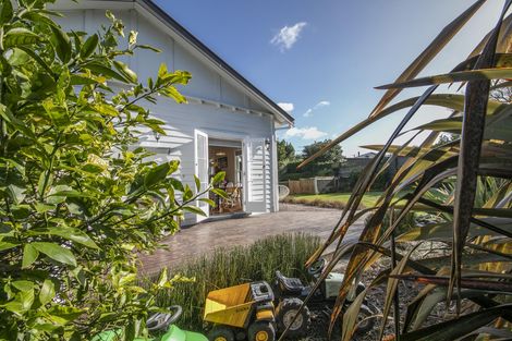 Photo of property in 17 Great North Road, Riverhead, 0820