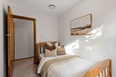 Photo of property in 129 Ruskin Road, Newlands, Wellington, 6037