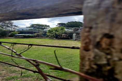 Photo of property in 1927 Parewanui Road, Parewanui, Bulls, 4894