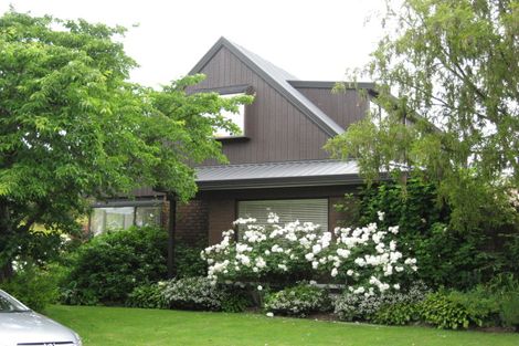 Photo of property in 17 Felstead Place, Avonhead, Christchurch, 8042