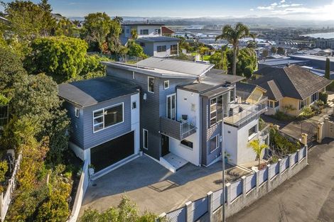 Photo of property in 14a George Street, Hospital Hill, Napier, 4110