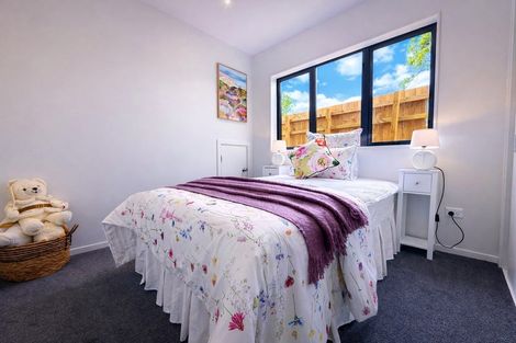 Photo of property in 4253 Great North Road, Glendene, Auckland, 0602