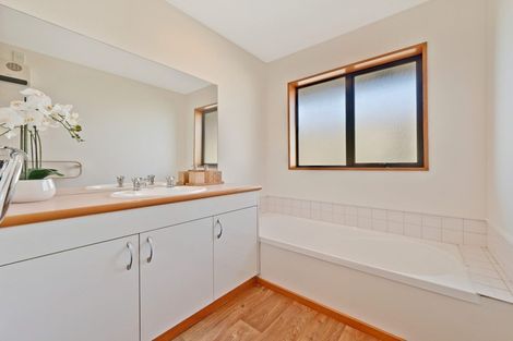 Photo of property in 7 Thicket Close, Redwood, Christchurch, 8051