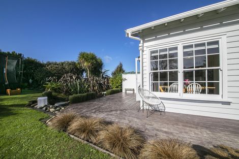 Photo of property in 17 Great North Road, Riverhead, 0820