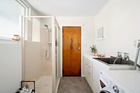 Photo of property in 2/18 Agra Crescent, Khandallah, Wellington, 6035