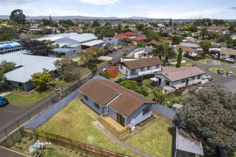 Photo of property in 2/39 Taitimu Drive, Weymouth, Auckland, 2103