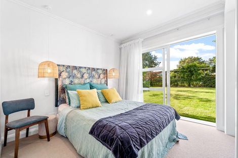 Photo of property in 12 Sandpiper Avenue, Point Wells, 0986