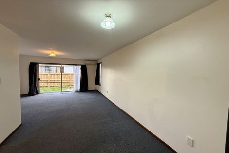 Photo of property in 2/74 Solomon Avenue, Redwood, Christchurch, 8051