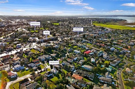 Photo of property in 3 Merville Avenue, Te Atatu South, Auckland, 0610