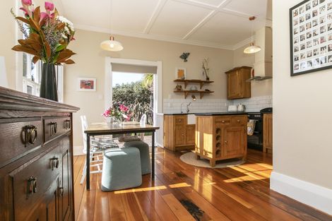 Photo of property in 17 Great North Road, Riverhead, 0820