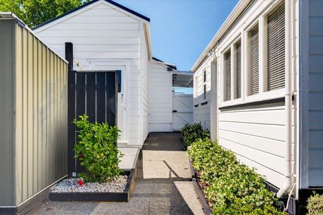 Photo of property in 9 Cobden Crescent, Bluff Hill, Napier, 4110