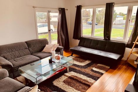 Photo of property in 32 Reid Road, New Lynn, Auckland, 0600