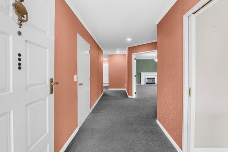 Photo of property in 16 Rosebank Avenue, Kelvin Grove, Palmerston North, 4414