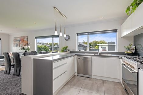 Photo of property in 4 D'urville Place, Kelvin Grove, Palmerston North, 4414