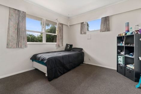 Photo of property in 33 School Road, Te Atatu South, Auckland, 0610