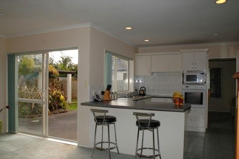 Photo of property in 12 Mellefont Close, East Tamaki Heights, Auckland, 2016