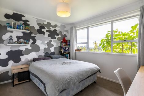 Photo of property in 52 Staincross Street, Green Bay, Auckland, 0604