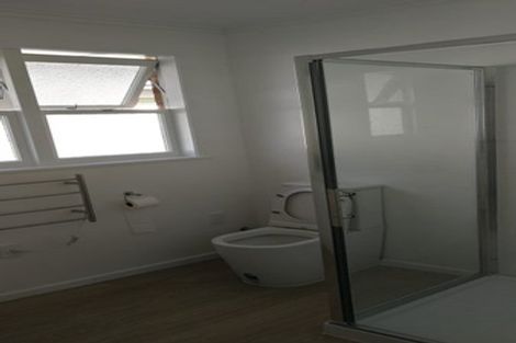 Photo of property in 10 Graham Avenue, Te Atatu Peninsula, Auckland, 0610