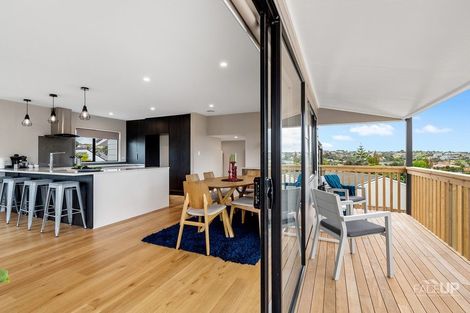 Photo of property in 168 Luckens Road, West Harbour, Auckland, 0618