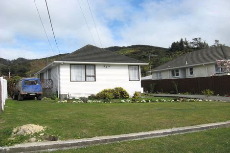 Photo of property in 8 Hinau Grove, Wainuiomata, Lower Hutt, 5014