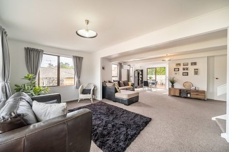 Photo of property in 1 Garth Lane, Maoribank, Upper Hutt, 5018