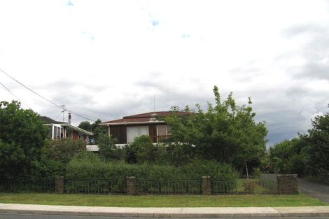 Photo of property in 2/1064 Beach Road, Torbay, Auckland, 0630