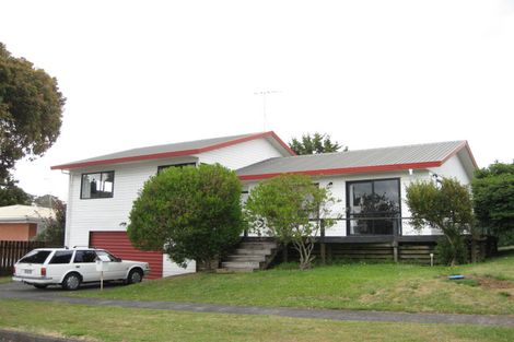 Photo of property in 2 Richardson Avenue, Pukekohe, 2120