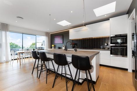 Photo of property in 50 Parr Terrace, Castor Bay, Auckland, 0620