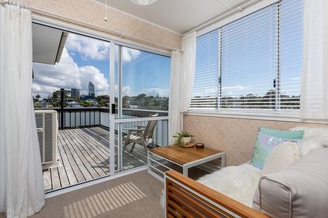 Photo of property in 1/23 Hart Road, Hauraki, Auckland, 0622