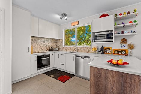 Photo of property in 20 Halberg Street, Glenfield, Auckland, 0629