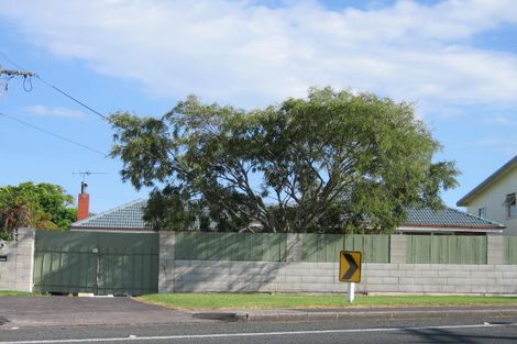 Photo of property in 74 Golf Road, New Lynn, Auckland, 0600