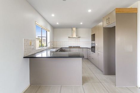 Photo of property in 37 Kestev Drive, Flat Bush, Auckland, 2016