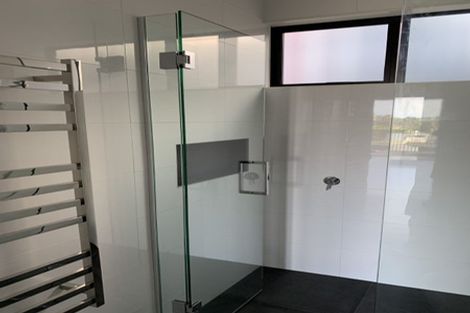 Photo of property in 14 City View Terrace, Birkenhead, Auckland, 0626