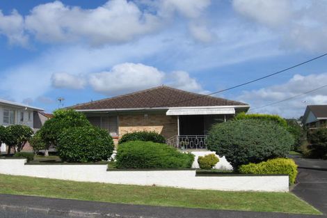 Photo of property in 2/71 Royal View Road, Te Atatu South, Auckland, 0610