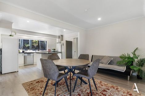 Photo of property in 4 Kingsclere Place, Goodwood Heights, Auckland, 2105
