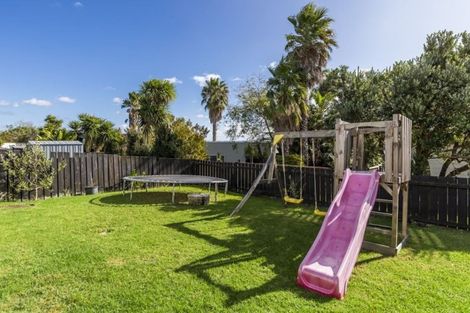 Photo of property in 1354a Whangaparaoa Road, Army Bay, Whangaparaoa, 0930