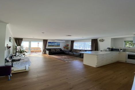 Photo of property in 1/269 Great North Road, Henderson, Auckland, 0612