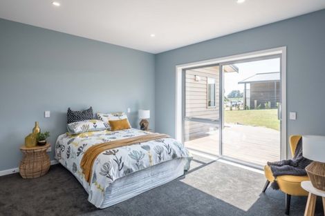 Photo of property in 1 Lamont Place, Waikanae, 5036