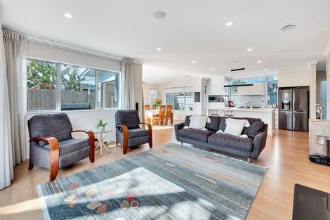 Photo of property in 5c Woodside Road, Massey, Auckland, 0614