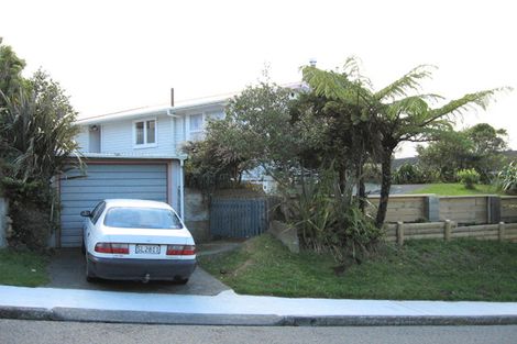 Photo of property in 10 Link Road, Newlands, Wellington, 6037