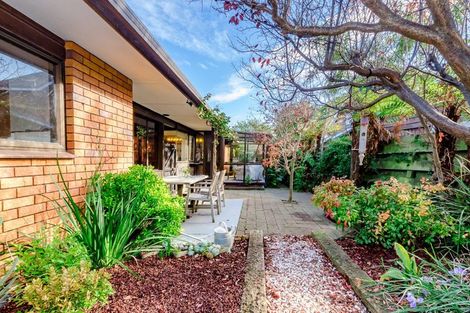 Photo of property in 1 Manu Grove, Waikanae, 5036