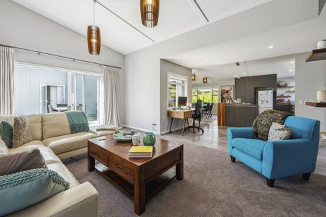 Photo of property in 18 Lakemere Way, Kinloch, Taupo, 3377