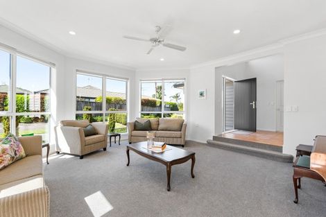 Photo of property in 16 Waru Nui Court, Orewa, 0931