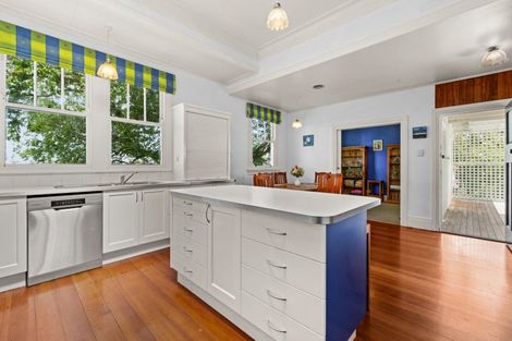 Photo of property in 11 Thompson Road, Bluff Hill, Napier, 4110