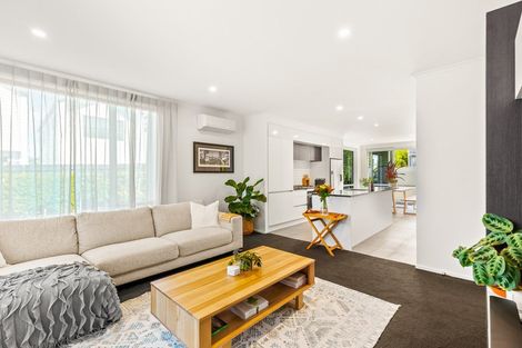 Photo of property in 69 Karepiro Drive, Stanmore Bay, Whangaparaoa, 0932