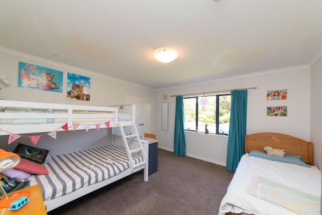 Photo of property in 57 Waicola Drive, Fitzherbert, Palmerston North, 4471