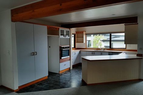 Photo of property in 28 Pohutukawa Avenue, Red Beach, 0932