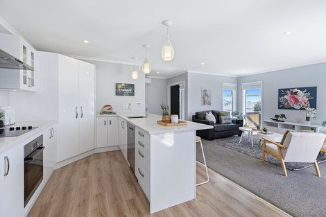 Photo of property in 5 Madeira Close, Whitby, Porirua, 5024