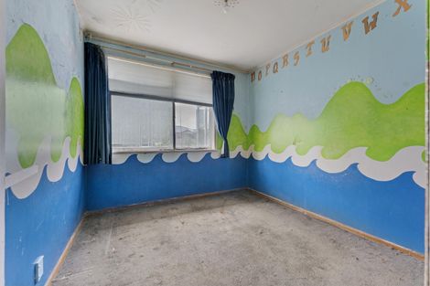 Photo of property in 12 Ozich Avenue, Te Atatu South, Auckland, 0610
